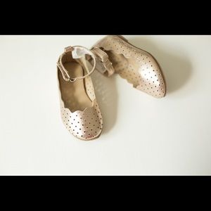 Gymboree baby girl gold shoes size 5